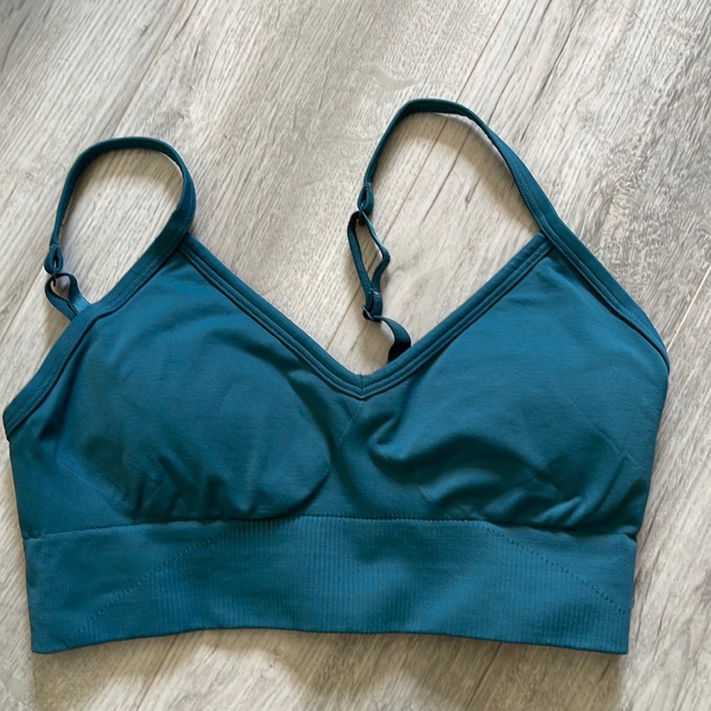 Lululemon sports bra size small